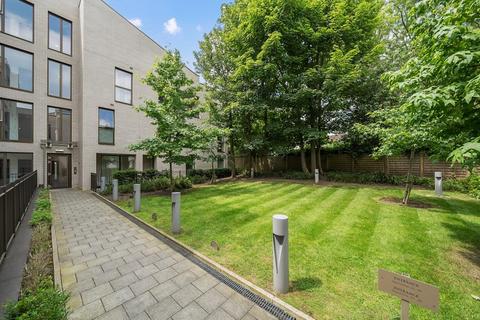 Studio for sale, Brondesbury Park,  London,  NW6