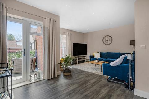 2 bedroom flat for sale, Tupwood Lane, Caterham CR3