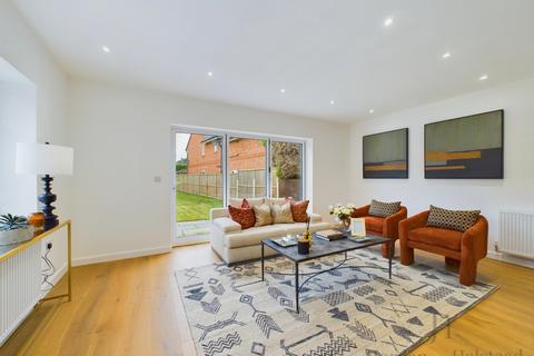 4 bedroom detached house for sale, Warrington Road, Chester CH2