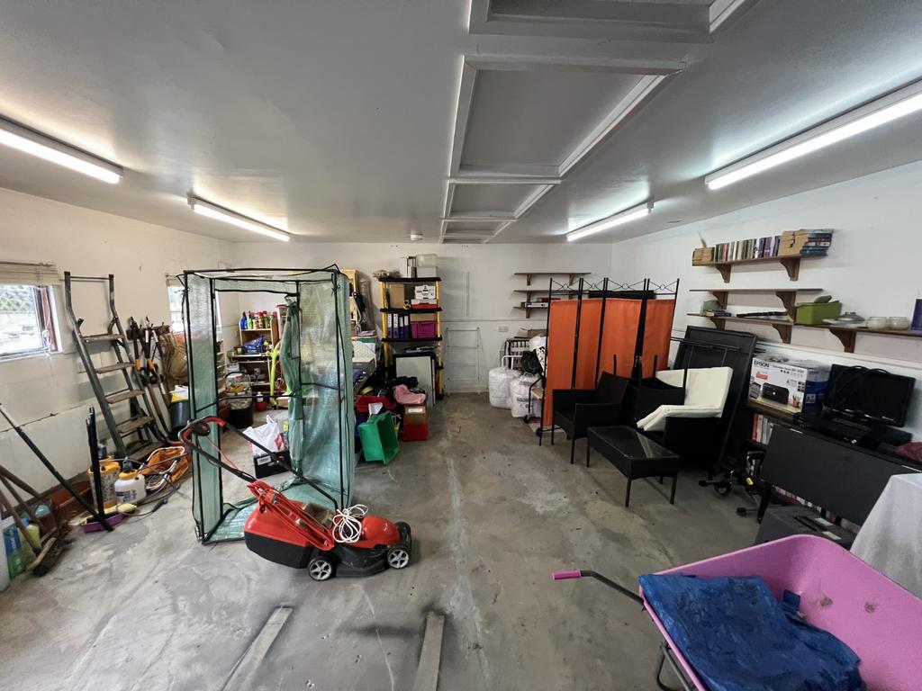 Double Garage/Workshop