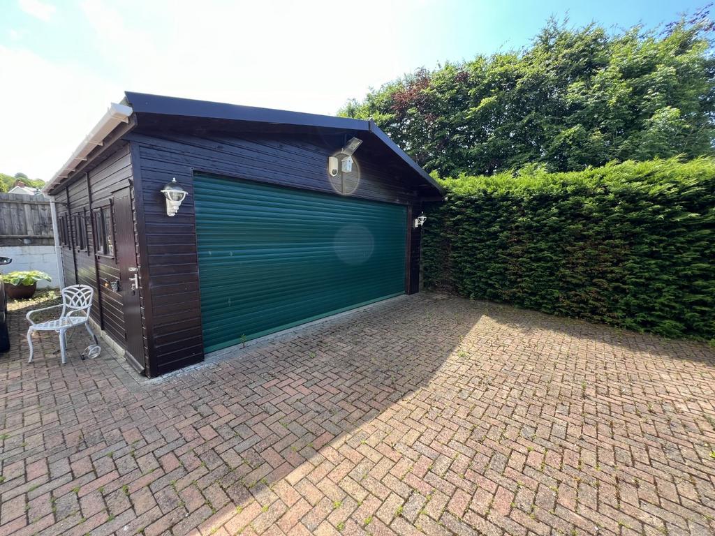 Double Garage/Workshop