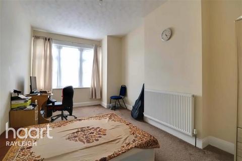 3 bedroom semi-detached house to rent, Fleetwood Avenue - Westcliff-on-sea - SS0