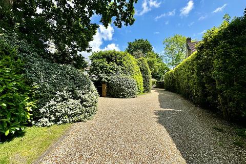 Oakwood House, 24a Broad Lane, Lymington, SO41 3QP