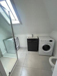 Studio to rent, Finchley Road, Hampstead NW3