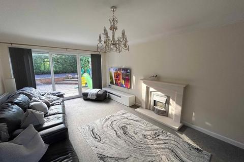 4 bedroom detached house to rent, Queens Park Avenue