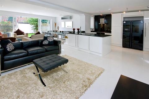 5 bedroom detached house to rent, COURT CLOSE - BOYDELL COURT, ST JOHNS WOOD PARK, London, NW8
