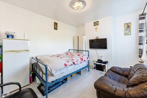 2 bedroom flat for sale, Elder Gardens, London SE27