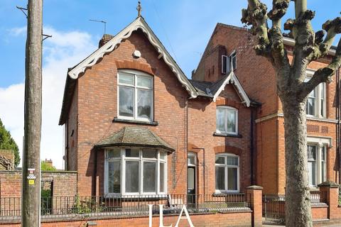 5 bedroom semi-detached house to rent, Leicester LE2