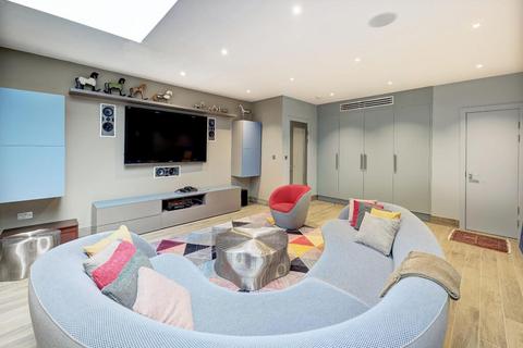 15 Oakfields Road, Golders Green, London, NW11 0JA