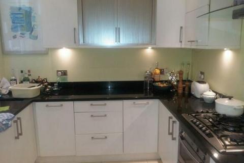 2 bedroom flat to rent, Leinster Avenue, London