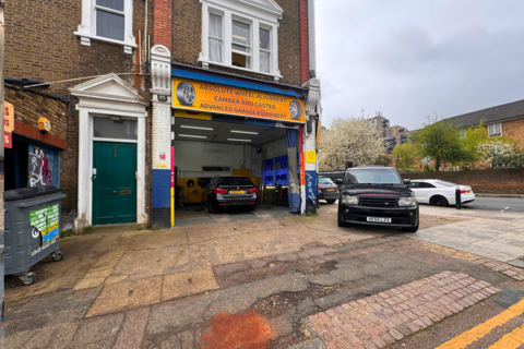 Garage to rent, Wightman Road, London N8