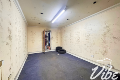 Garage to rent, Wightman Road, London N8