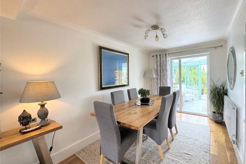 215 Alexander Drive, Cirencester, GL7 1UH