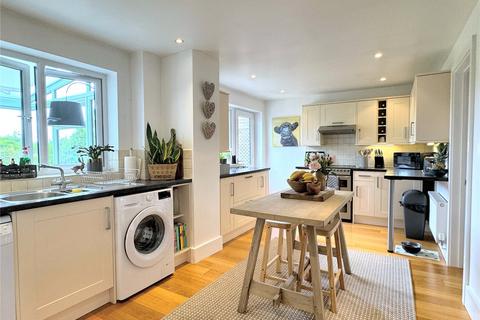 215 Alexander Drive, Cirencester, GL7 1UH