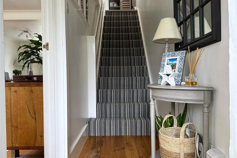 215 Alexander Drive, Cirencester, GL7 1UH
