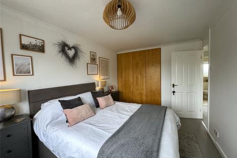 215 Alexander Drive, Cirencester, GL7 1UH