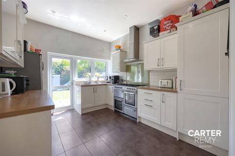 4 bedroom semi-detached house for sale, Madeira Avenue, Leigh-on-sea, SS9