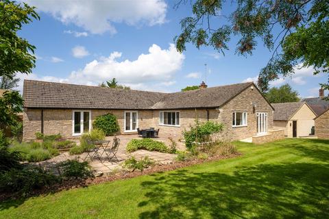 4 bedroom detached bungalow for sale, Main Street, Long Compton, Shipston-on-stour, CV36 5JS