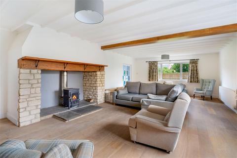 4 bedroom detached bungalow for sale, Main Street, Long Compton, Shipston-on-stour, CV36 5JS