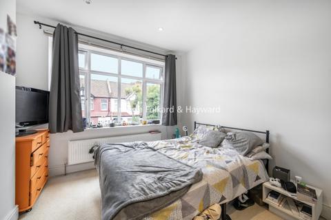 4 bedroom house to rent, Links Road London SW17