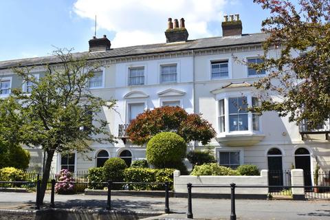 Carisbrooke Road - 5 bedroom townhouse to rent