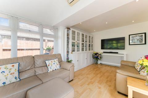 19 Dormans Close, Dormansland, Lingfield, RH7 6RL