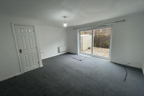 3 bedroom semi-detached house to rent, Ruston Rd, Swansea