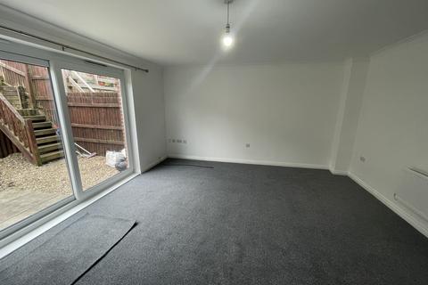 3 bedroom semi-detached house to rent, Ruston Rd, Swansea