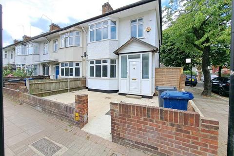4 bedroom end of terrace house to rent, North Acton Road, London, NW10