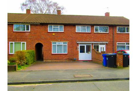 1 bedroom in a house share to rent, Blackmore Crescent, Woking GU21