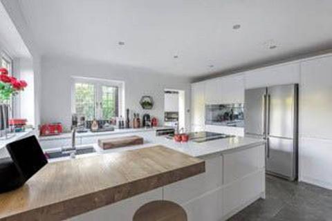 5 bedroom detached house to rent, Old Perry Street, Chislehurst, BR7