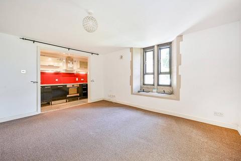 2 bedroom flat to rent, The Avenue, West Ealing, London, W13