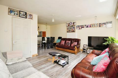 3 bedroom terraced house for sale, Gipsy Lane, Leicester, LE4
