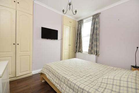 4 bedroom terraced house to rent, Merton Road, Southfields, London, SW18