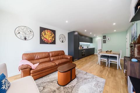 2 bedroom apartment for sale, Hawthorne Crescent, London