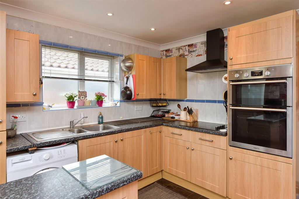 Kitchen/ Dining Room