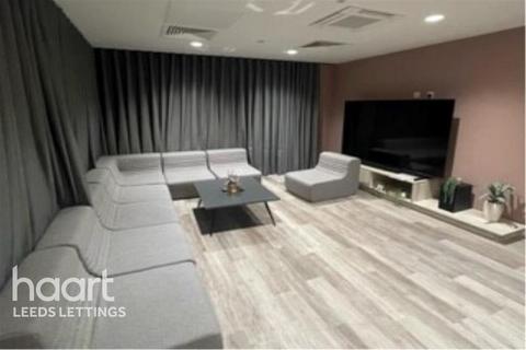 1 bedroom flat to rent, Briggate Studios