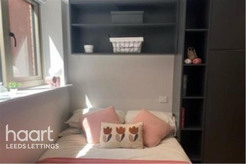 1 bedroom flat to rent, Briggate Studios