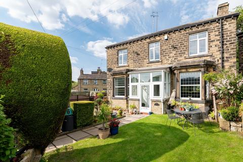 3 bedroom end of terrace house for sale, Penistone Road, Kirkburton, HD8