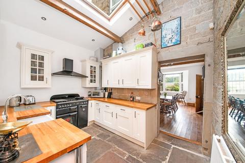 3 bedroom end of terrace house for sale, Penistone Road, Kirkburton, HD8