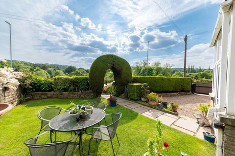 3 bedroom end of terrace house for sale, Penistone Road, Kirkburton, HD8