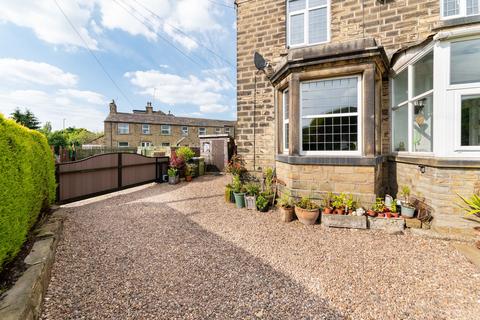 3 bedroom end of terrace house for sale, Penistone Road, Kirkburton, HD8
