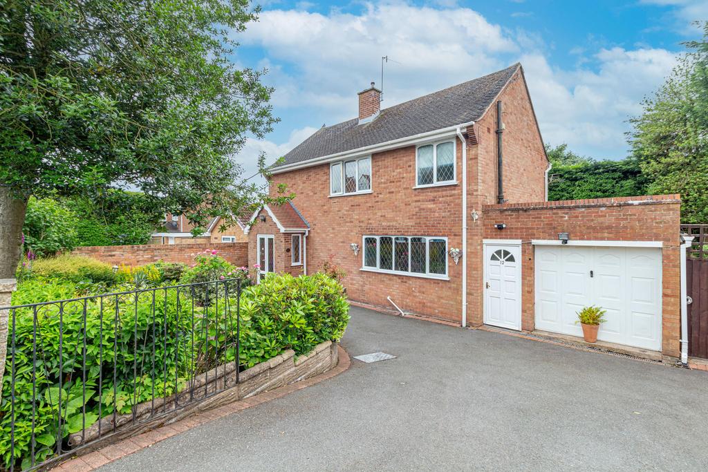 Alcester Road, Lickey End, Bromsgrove... 3 bed detached house for sale