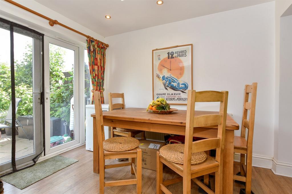 Kitchen/Breakfast Area