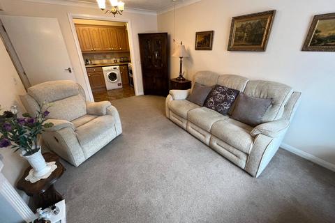 2 bedroom flat for sale, West Street, Gravesend, Kent, DA11