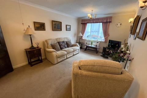 2 bedroom flat for sale, West Street, Gravesend, Kent, DA11