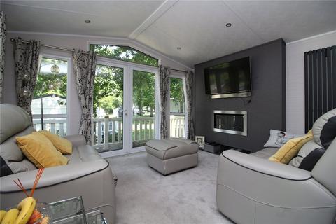 2 bedroom park home for sale, Hoburne Bashley, Sway Road, New Milton, Hampshire, BH25