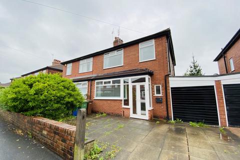 3 bedroom semi-detached house to rent, Barlow Fold Road, Reddish, Stockport, SK5