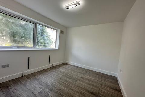 2 bedroom flat to rent, Woodford Green , IG8