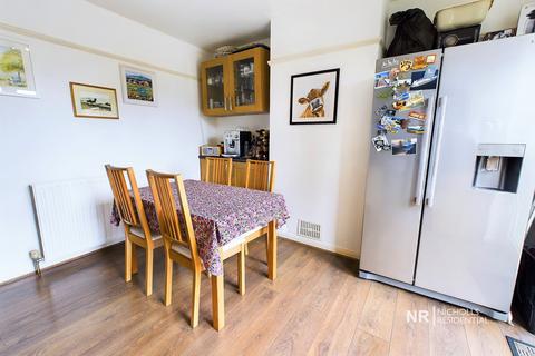 6 Mansfield Road, Chessington, KT9 2PN